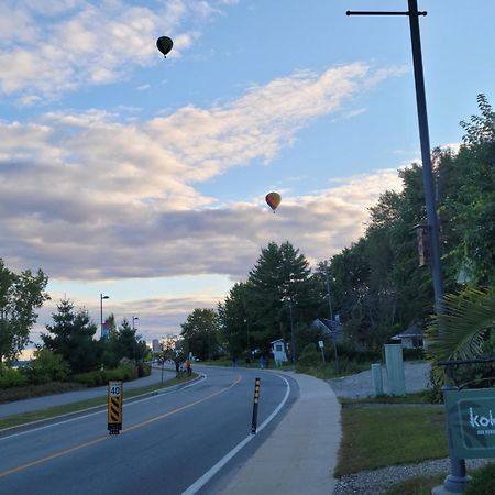 Kokomo Inn Bed And Breakfast Ottawa-Gatineau'S Only Tropical Riverfront B&B On The National Capital Cycling Pathway Route Verte #1 - For Adults Only - Chambre D'Hotes Tropical Aux Berges Des Outaouais Bnb #17542O Esterno foto