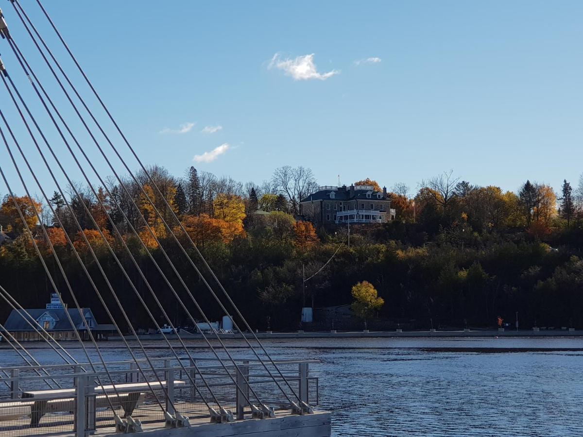 Kokomo Inn Bed And Breakfast Ottawa-Gatineau'S Only Tropical Riverfront B&B On The National Capital Cycling Pathway Route Verte #1 - For Adults Only - Chambre D'Hotes Tropical Aux Berges Des Outaouais Bnb #17542O Esterno foto