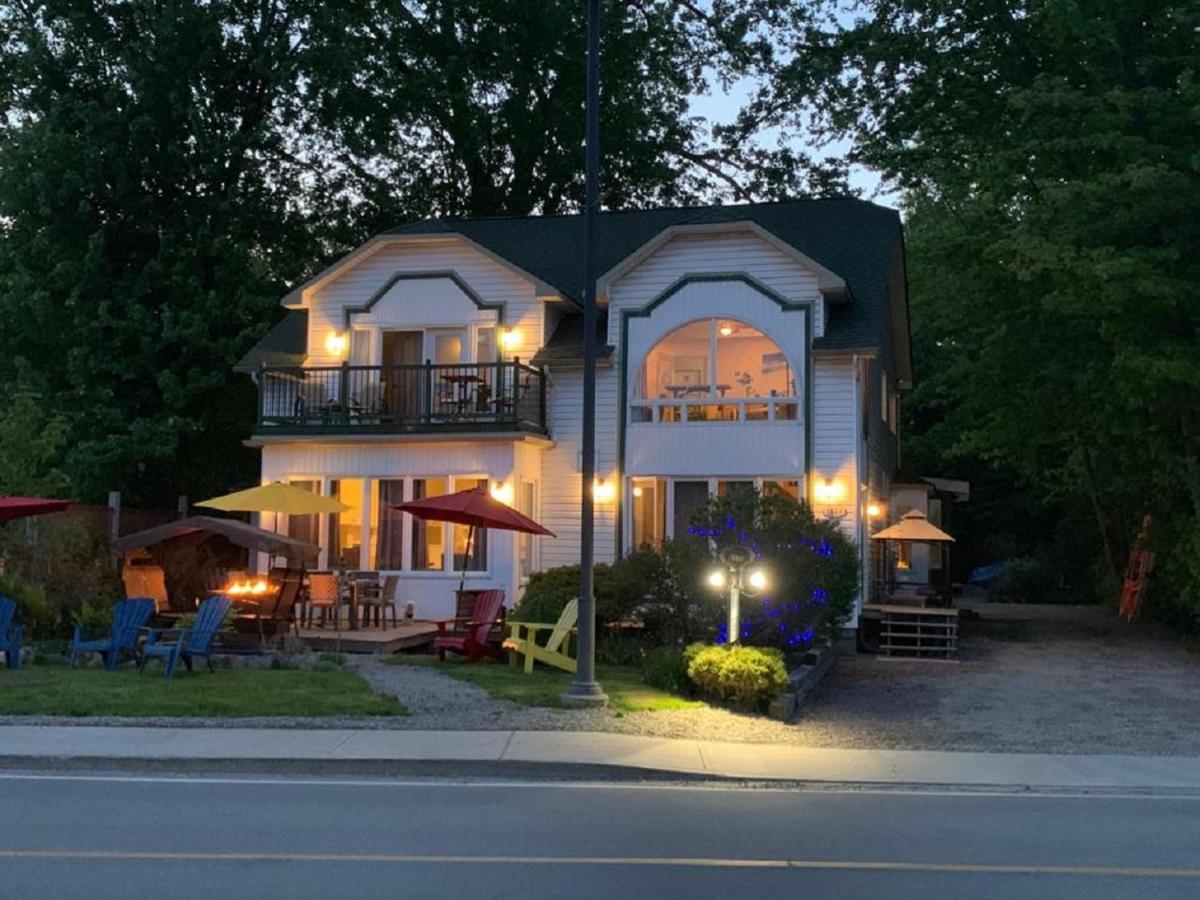 Kokomo Inn Bed And Breakfast Ottawa-Gatineau'S Only Tropical Riverfront B&B On The National Capital Cycling Pathway Route Verte #1 - For Adults Only - Chambre D'Hotes Tropical Aux Berges Des Outaouais Bnb #17542O Esterno foto