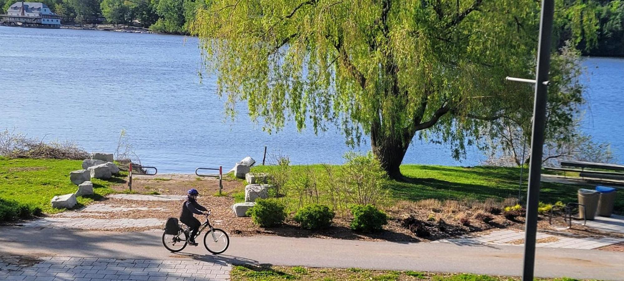 Kokomo Inn Bed And Breakfast Ottawa-Gatineau'S Only Tropical Riverfront B&B On The National Capital Cycling Pathway Route Verte #1 - For Adults Only - Chambre D'Hotes Tropical Aux Berges Des Outaouais Bnb #17542O Esterno foto