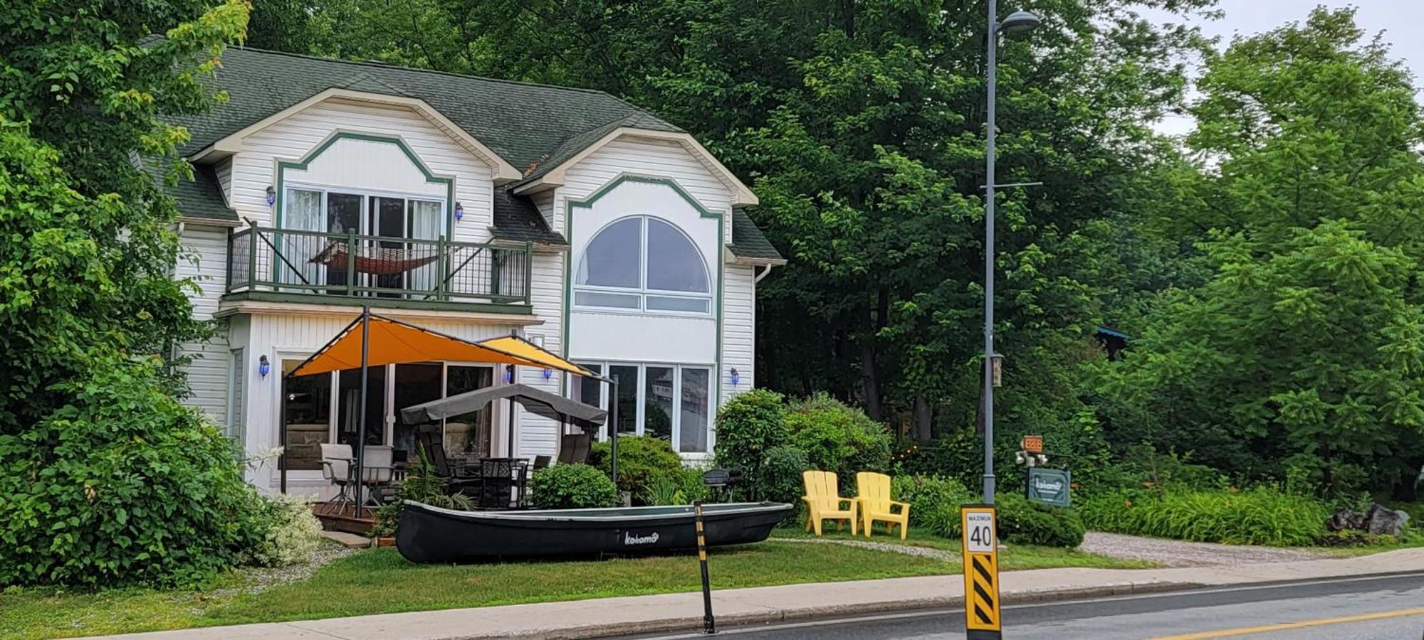 Kokomo Inn Bed And Breakfast Ottawa-Gatineau'S Only Tropical Riverfront B&B On The National Capital Cycling Pathway Route Verte #1 - For Adults Only - Chambre D'Hotes Tropical Aux Berges Des Outaouais Bnb #17542O Esterno foto