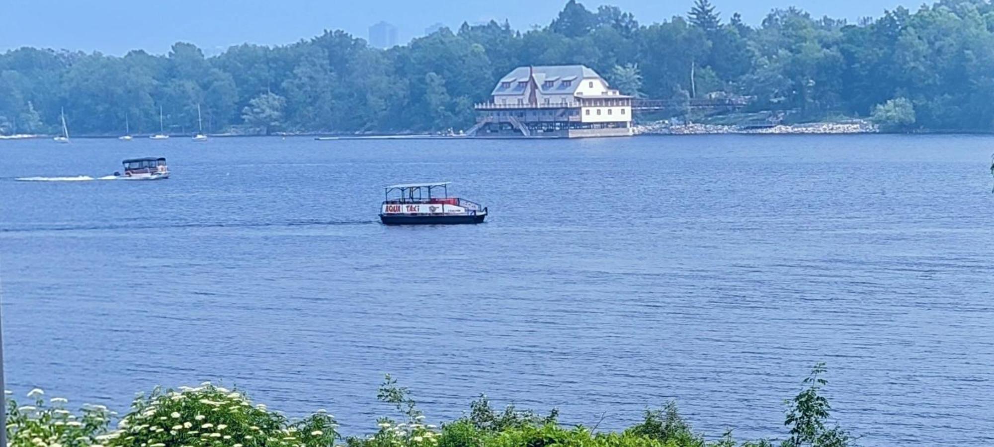 Kokomo Inn Bed And Breakfast Ottawa-Gatineau'S Only Tropical Riverfront B&B On The National Capital Cycling Pathway Route Verte #1 - For Adults Only - Chambre D'Hotes Tropical Aux Berges Des Outaouais Bnb #17542O Esterno foto