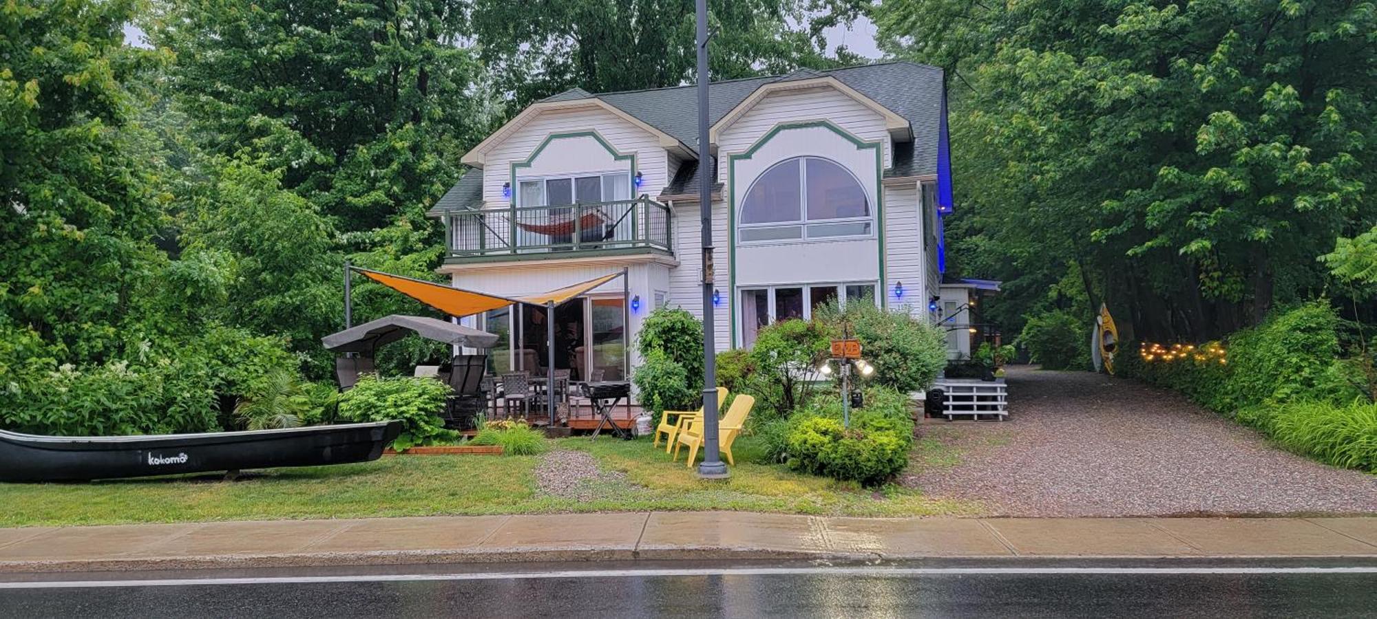 Kokomo Inn Bed And Breakfast Ottawa-Gatineau'S Only Tropical Riverfront B&B On The National Capital Cycling Pathway Route Verte #1 - For Adults Only - Chambre D'Hotes Tropical Aux Berges Des Outaouais Bnb #17542O Esterno foto