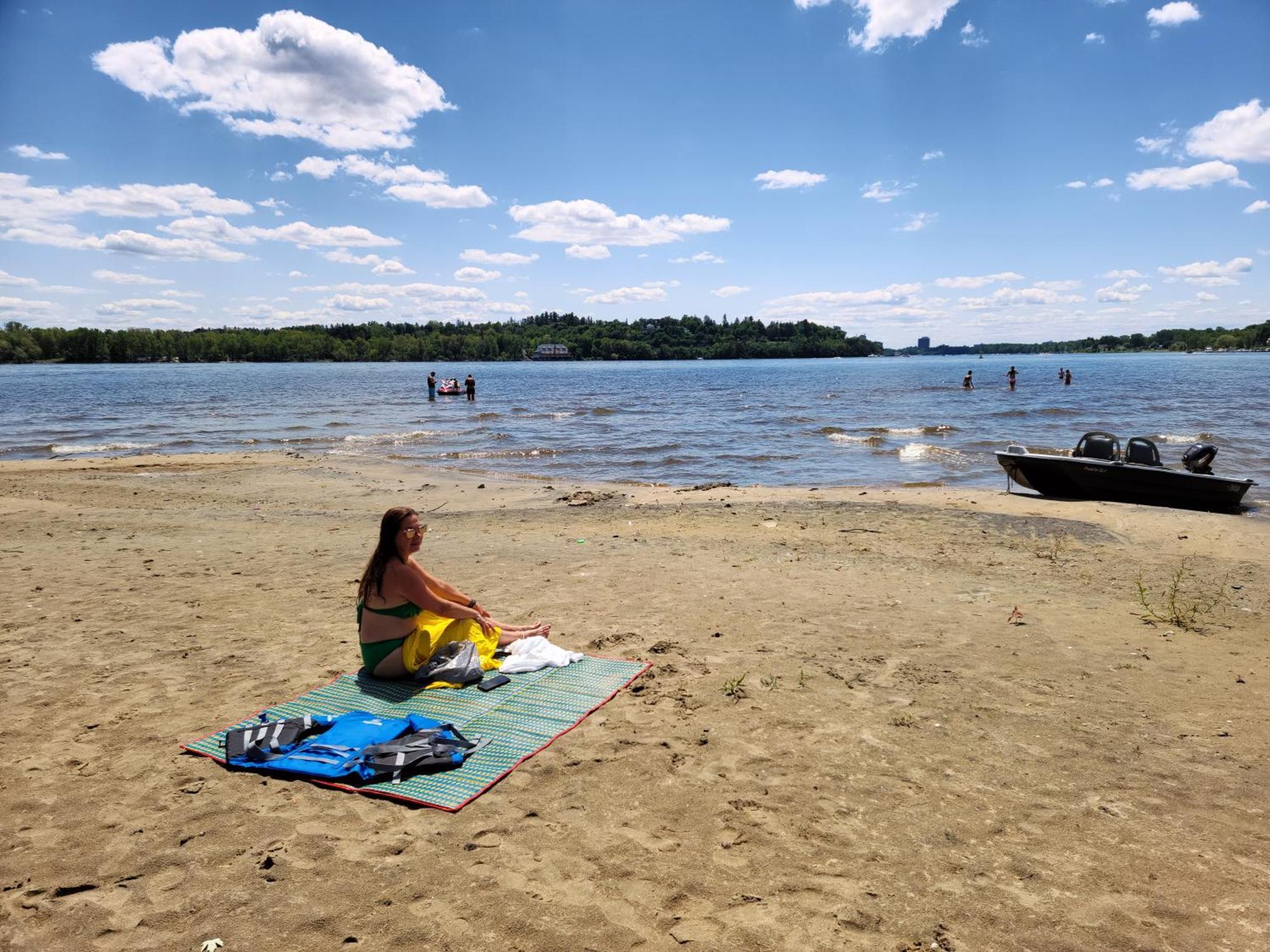 Kokomo Inn Bed And Breakfast Ottawa-Gatineau'S Only Tropical Riverfront B&B On The National Capital Cycling Pathway Route Verte #1 - For Adults Only - Chambre D'Hotes Tropical Aux Berges Des Outaouais Bnb #17542O Esterno foto