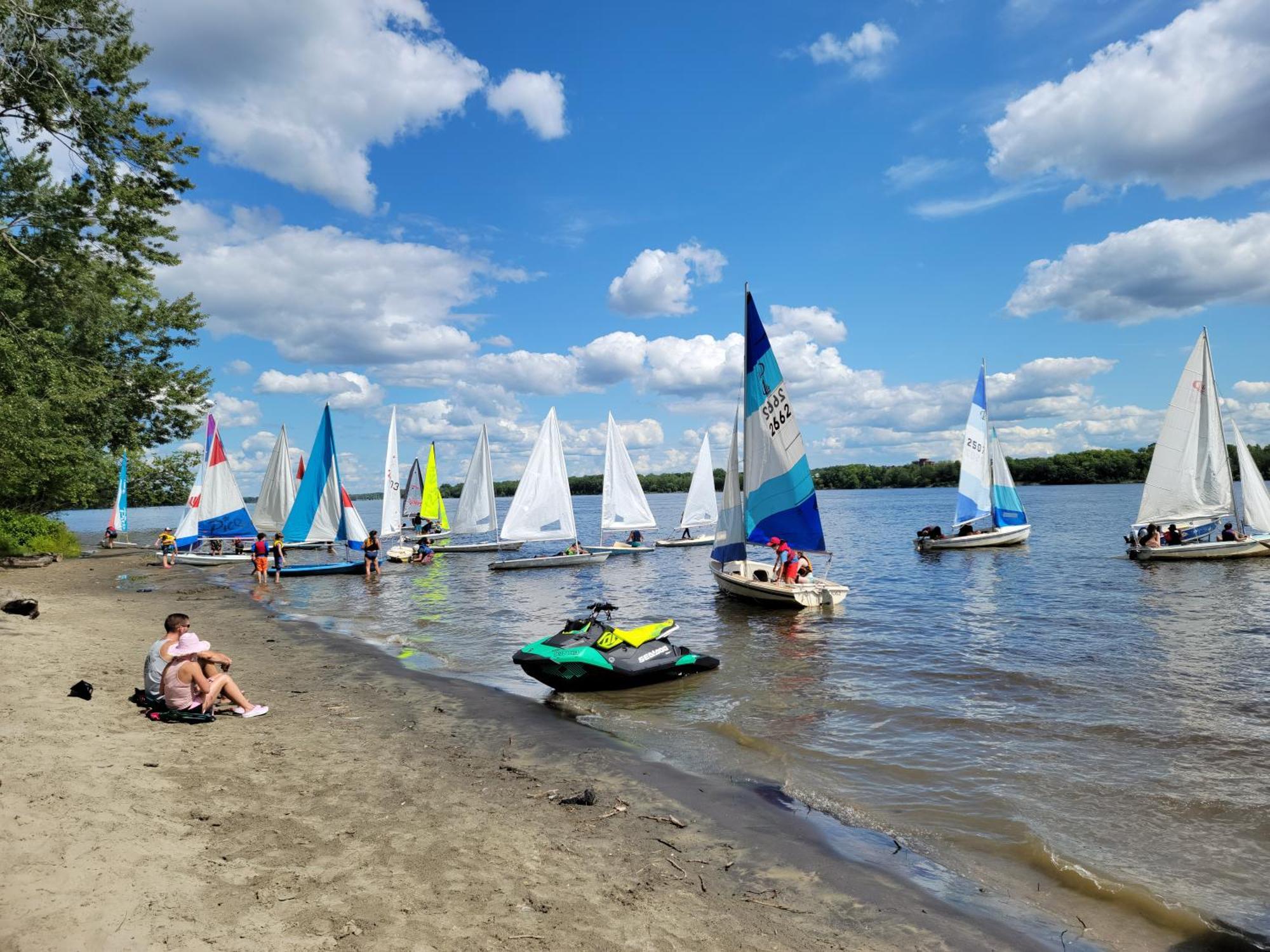 Kokomo Inn Bed And Breakfast Ottawa-Gatineau'S Only Tropical Riverfront B&B On The National Capital Cycling Pathway Route Verte #1 - For Adults Only - Chambre D'Hotes Tropical Aux Berges Des Outaouais Bnb #17542O Esterno foto