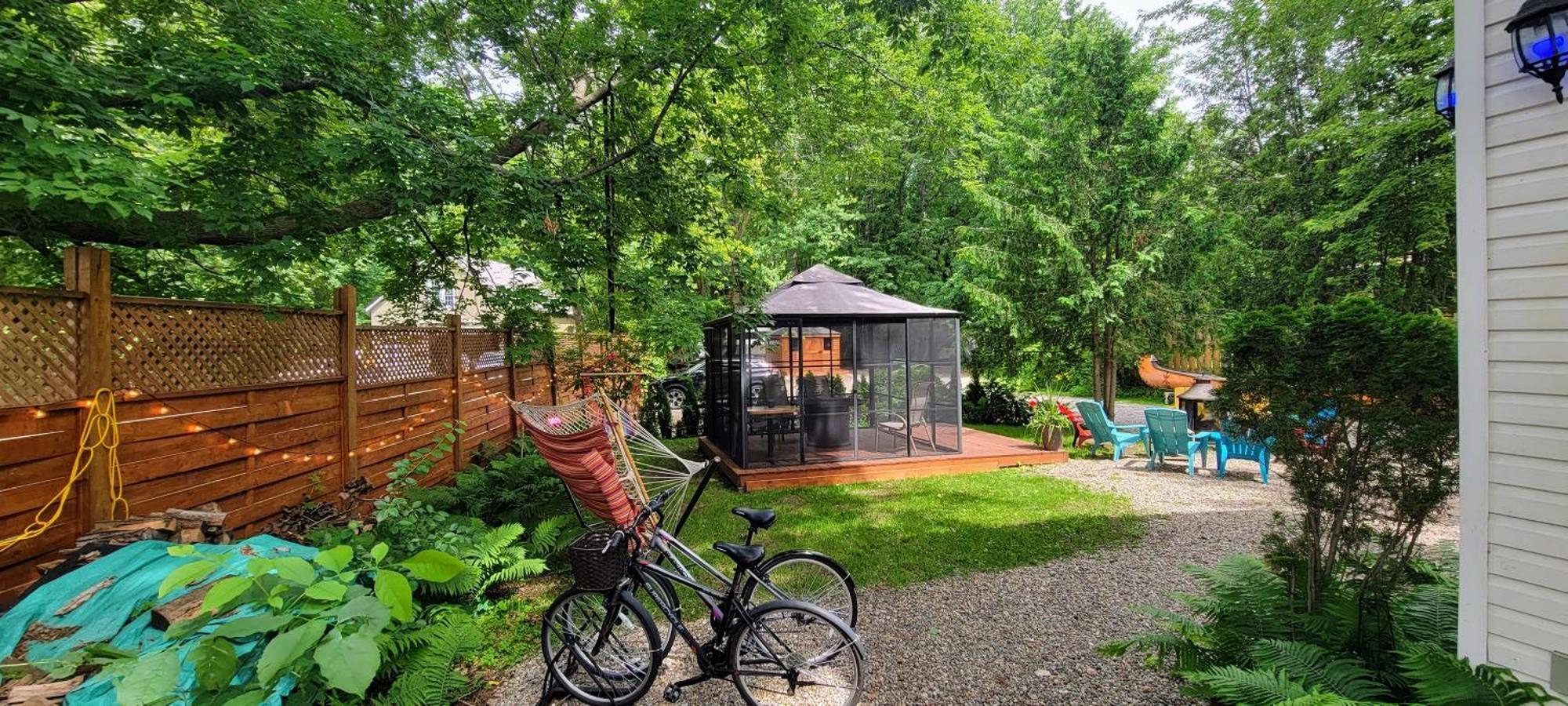 Kokomo Inn Bed And Breakfast Ottawa-Gatineau'S Only Tropical Riverfront B&B On The National Capital Cycling Pathway Route Verte #1 - For Adults Only - Chambre D'Hotes Tropical Aux Berges Des Outaouais Bnb #17542O Esterno foto